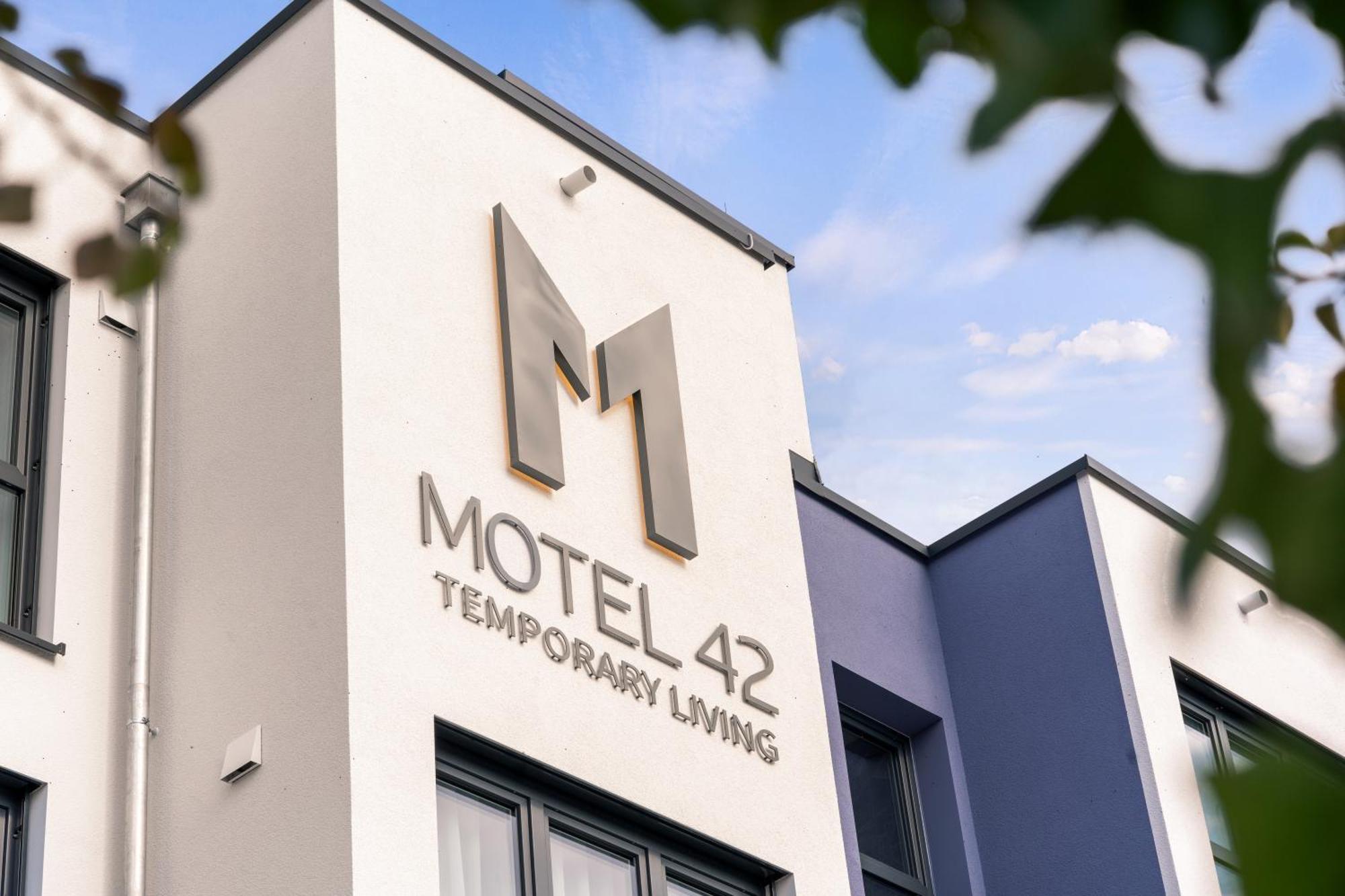 Motel42-Temporary Living ฟรีดริชส์ฮาเฟน ภายนอก รูปภาพ